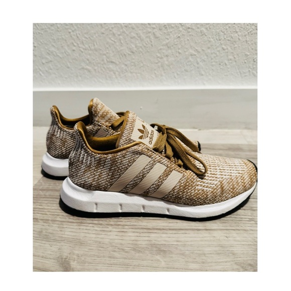 Adidas Swift Run - Picture 3 of 5